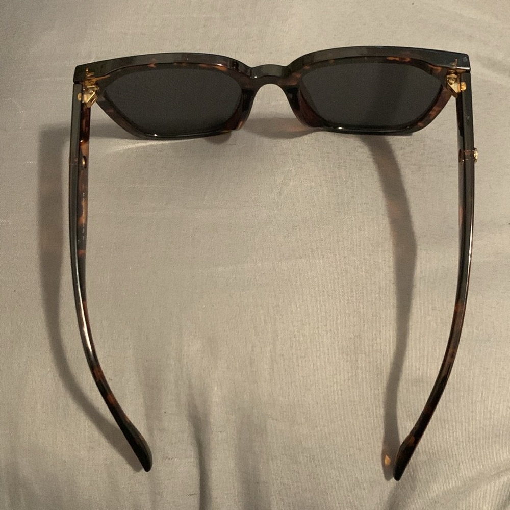 Clearly basic sunglasses 🕶️ - Picture 5 of 6